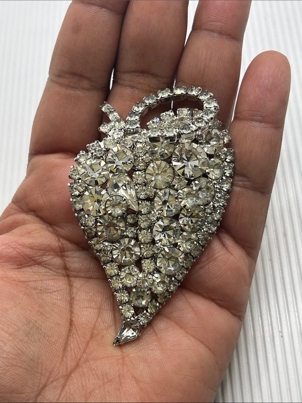 Vintage Silver and Clear Crystal Leaf Brooch - Huge Size - Picture 10 of 10